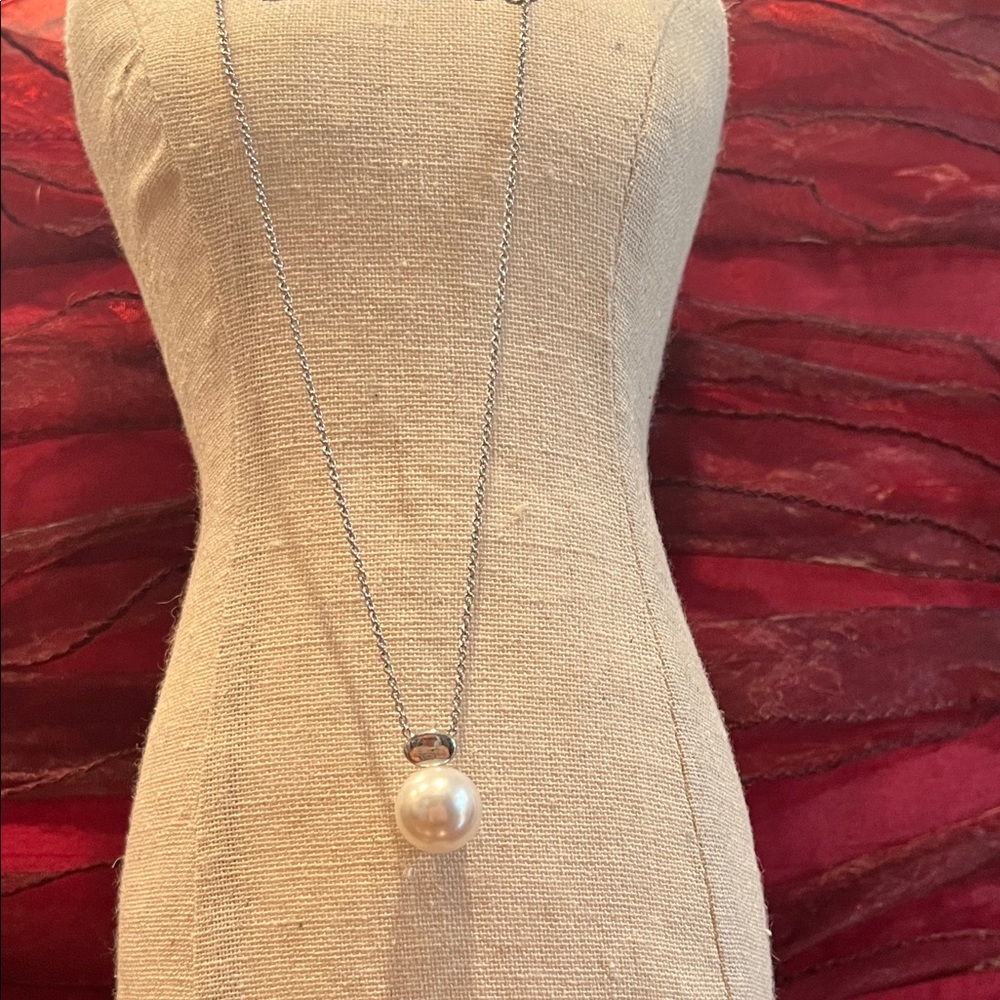 Elegant Silver faux Pearl Pendant Necklace